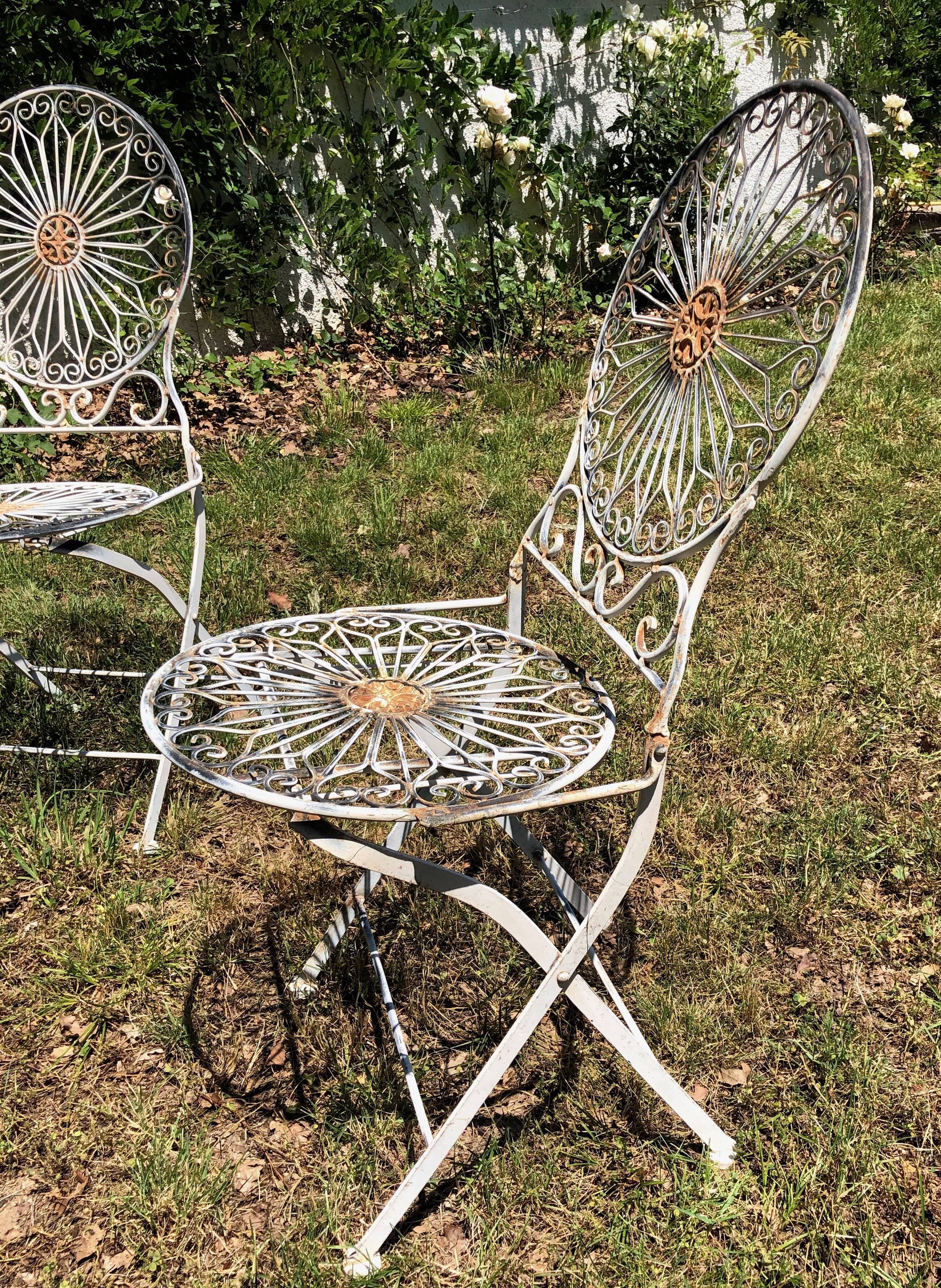 Ancient folded garden lounge in cast iron