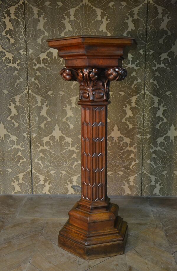 Colonne de style gothique