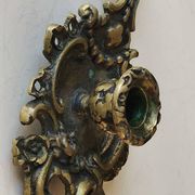 Antique Baroque/Rocaille style hand candle holder. In bronze with an old gold patina.
