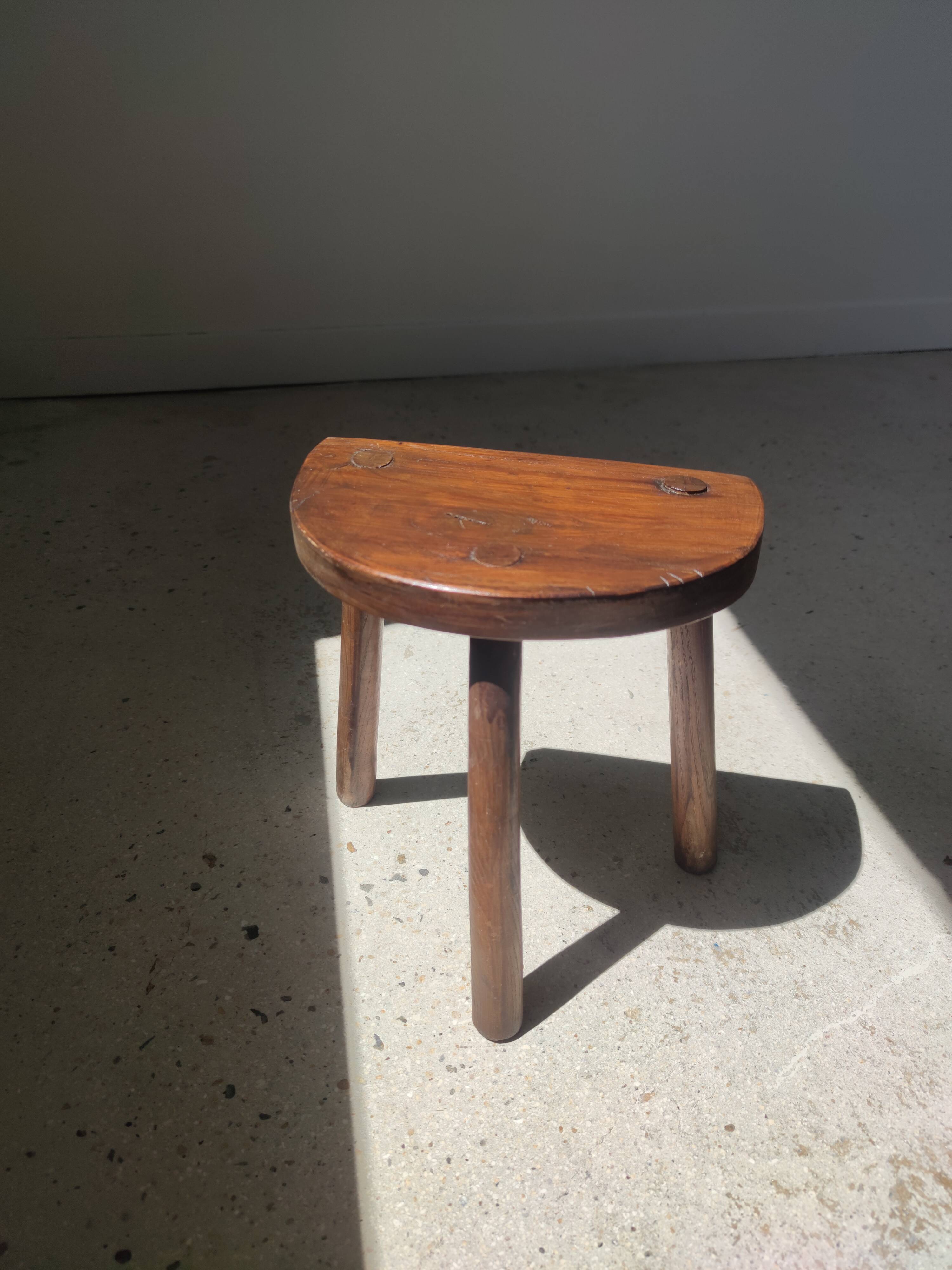 Stool in solid wood tripod seat half-moon