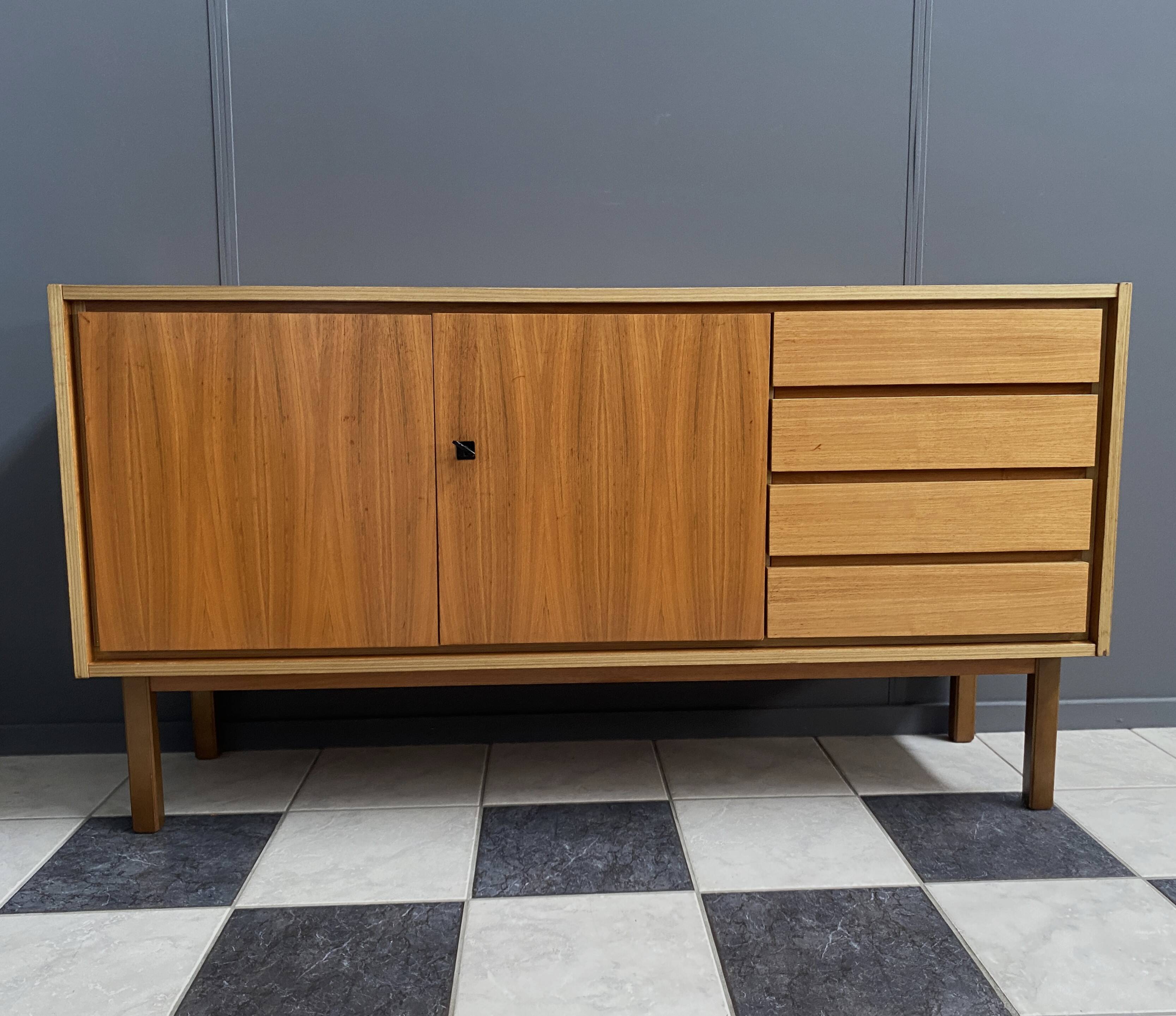 buffet en bois des années 1970