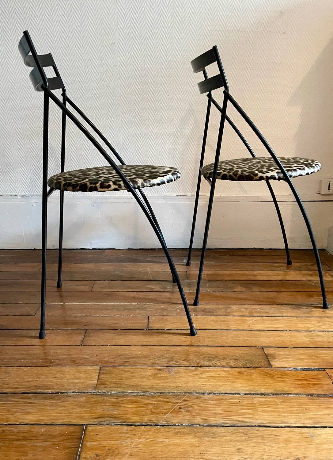 Pair of folding chairs with leopard seats, 1980