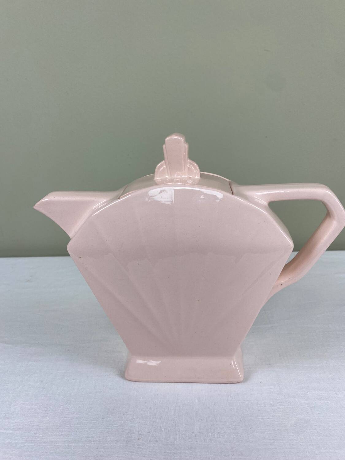 Théière art déco rose