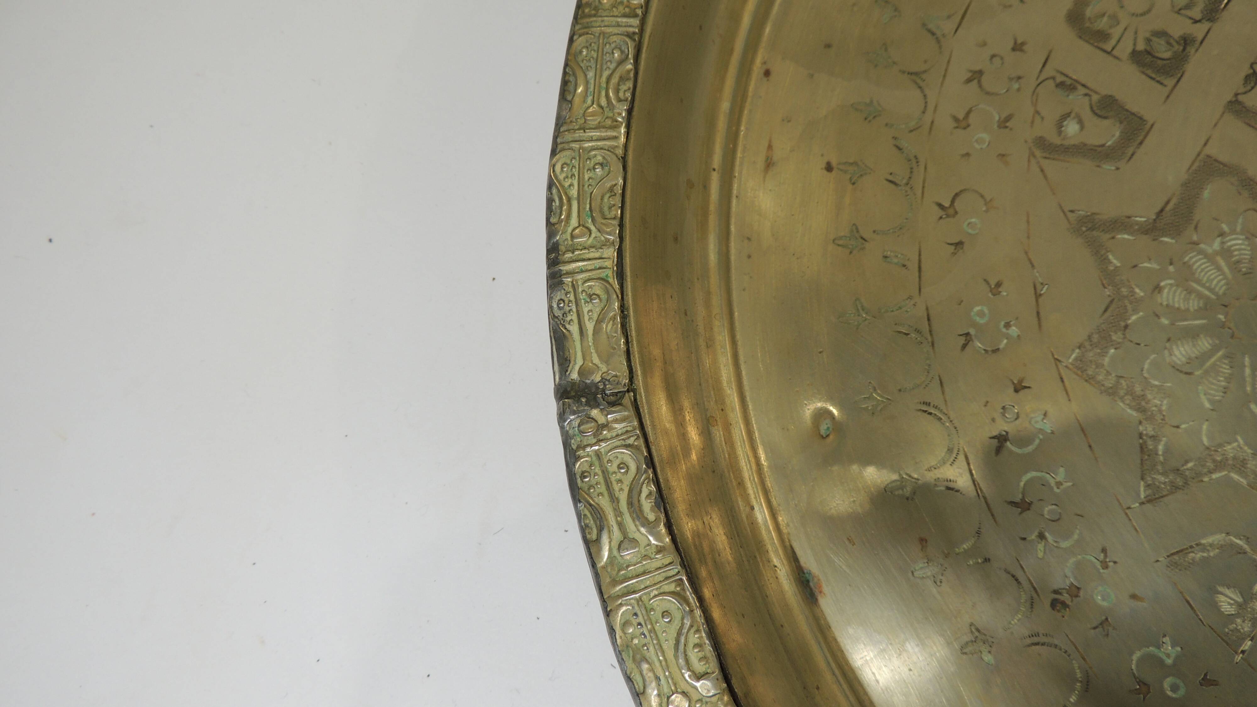 Serving tray or decoration / Artisanal North Africa / Vintage
