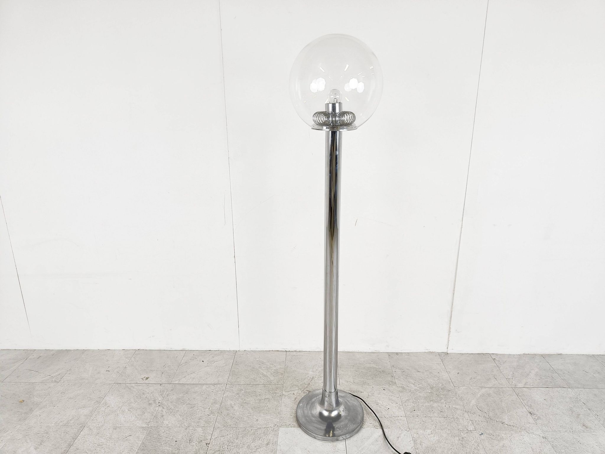 Lampe de sol vintage en chrome et verre, années 1970