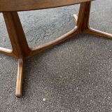 Oval baumann table