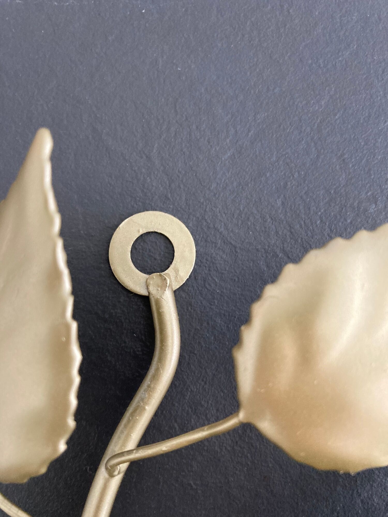 Paire d'applique fleurs métal laqué or années 80