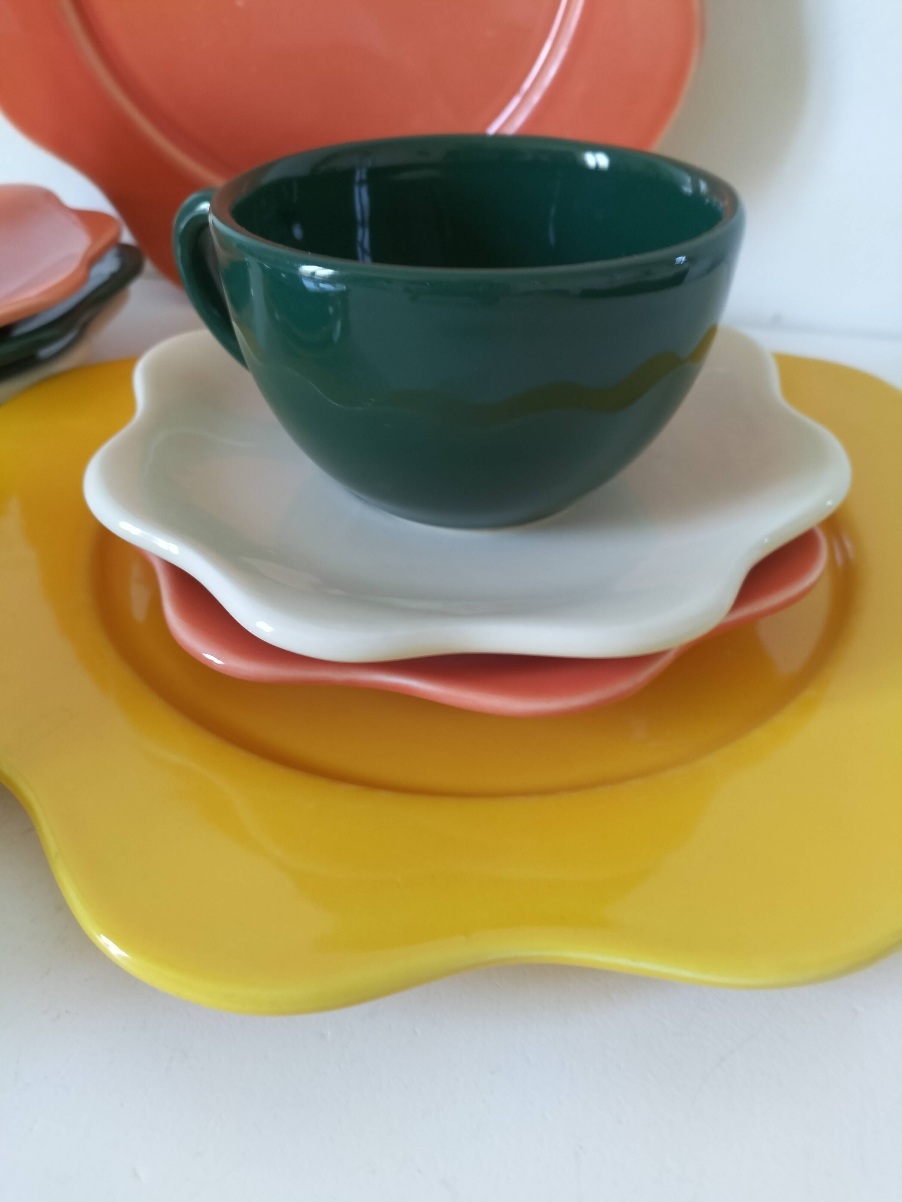 Ensemble de 12 pièces en céramique émaillée forme fleur