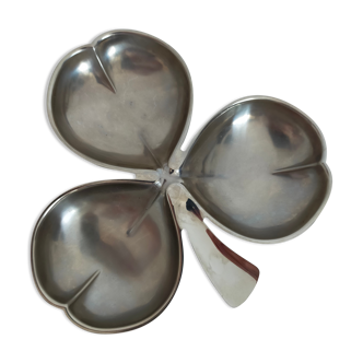 Stainless steel aperitif dish in the shape of a clover