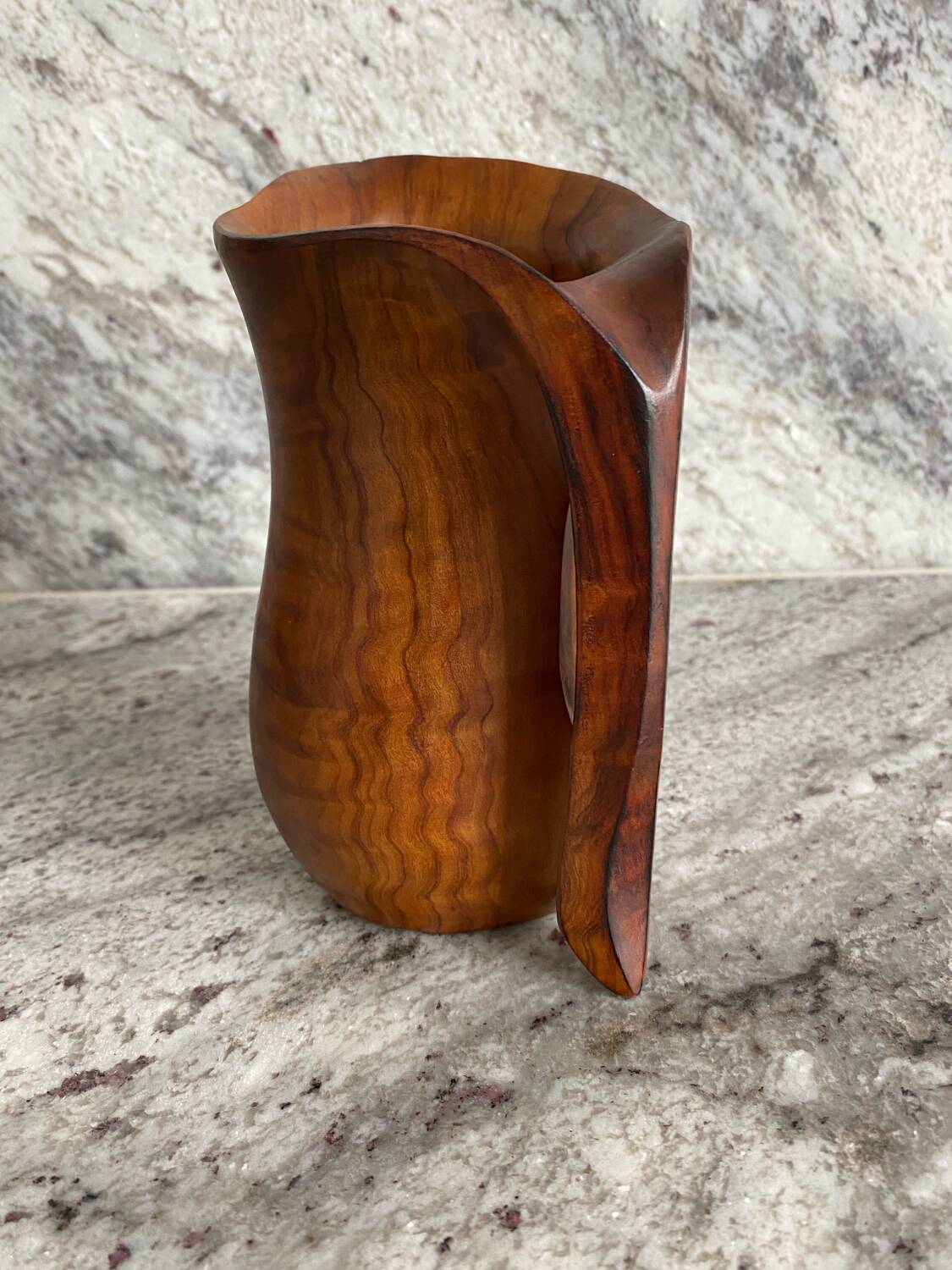 Single-walled pitcher in olive wood