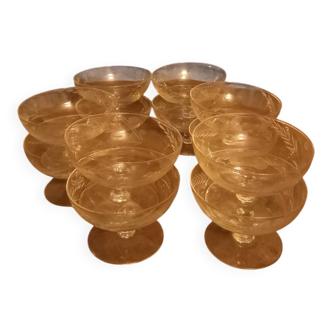 12 coupes à champagne  en cristal gravé motif épi de blé