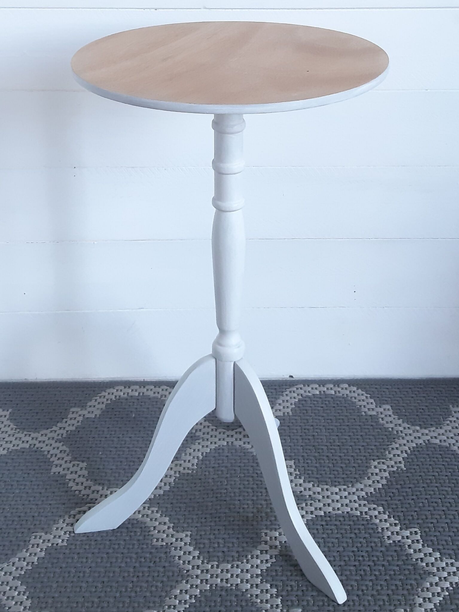 Pedestal table / plant holder