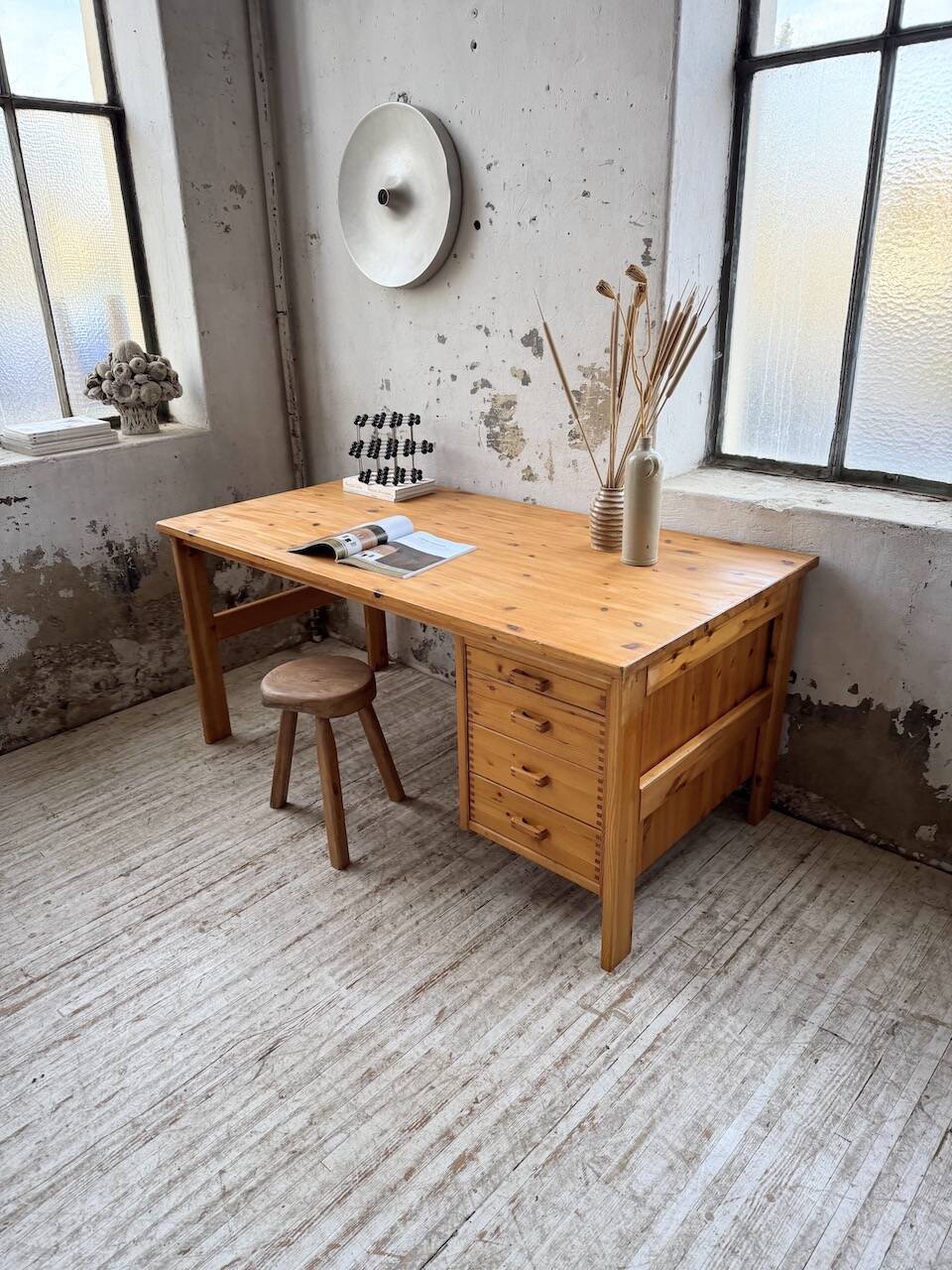 Bureau pin suédois style aperldoon 1970