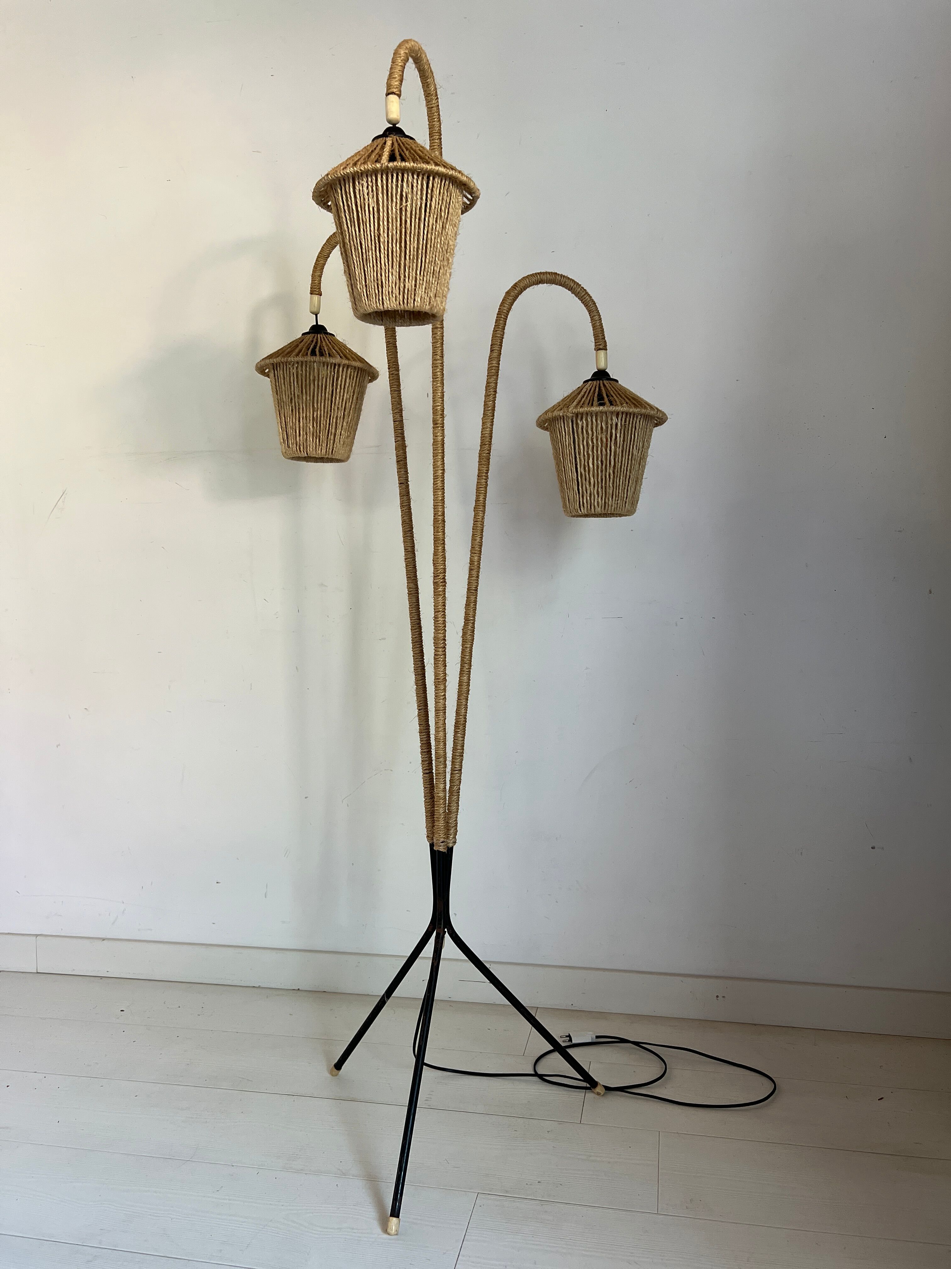 Vintage tripod floor lamp in metal and rope