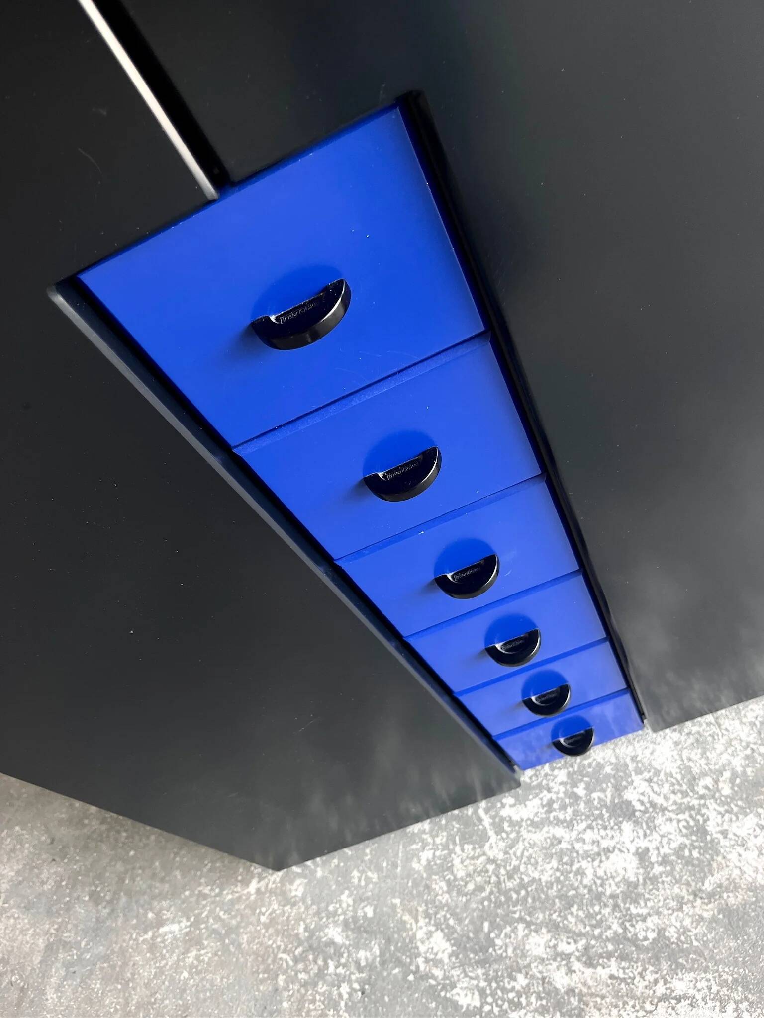 Meuble Interlübke en MDF noir avec tiroirs bleus, design allemand des années 1980