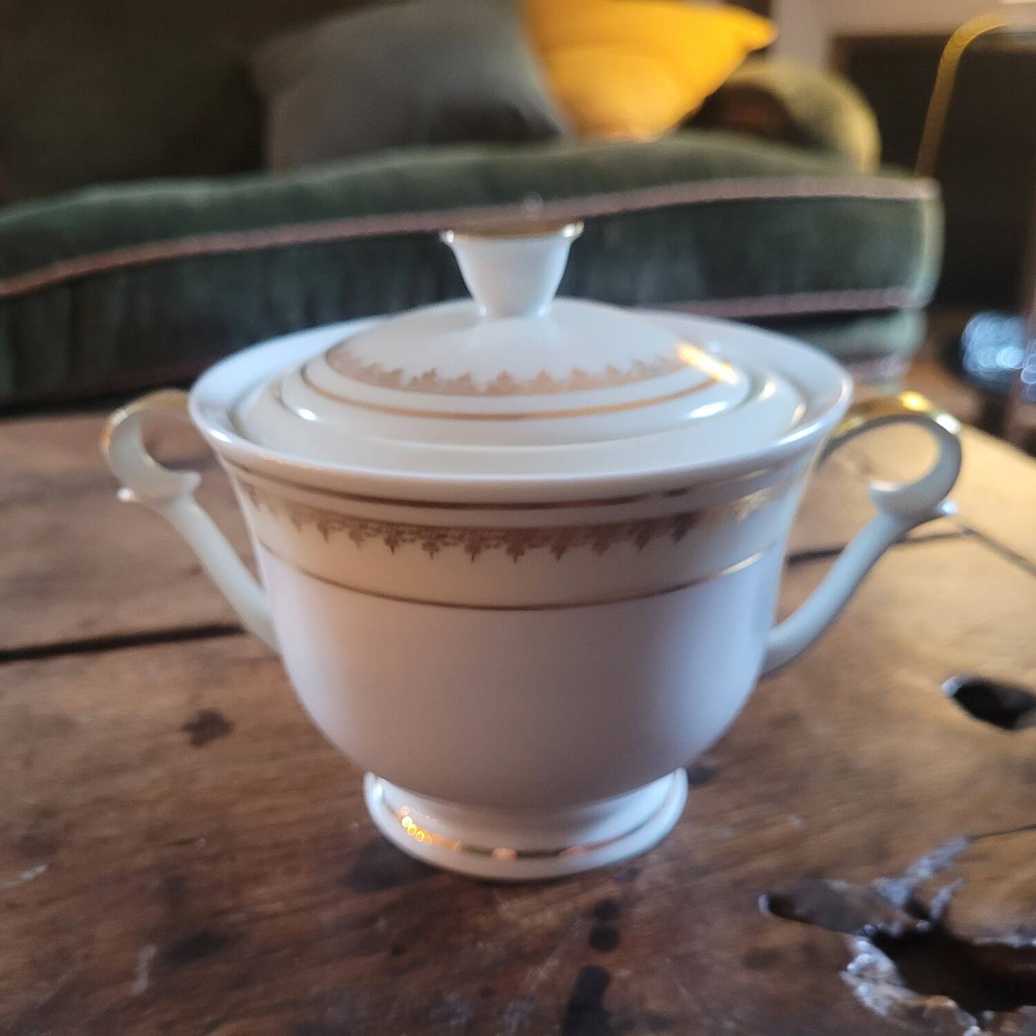 Porcelain sugar bowl Limoges Lanternier – gold decoration – 1950s–1960s