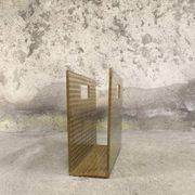 Porte-revues vintage en plexiglas et cannage