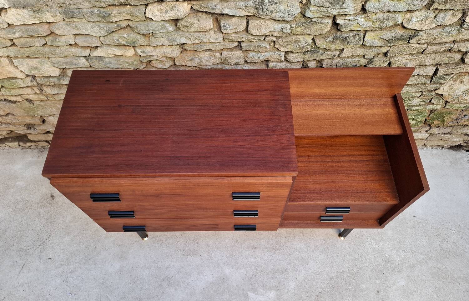 Modernist chest of drawers