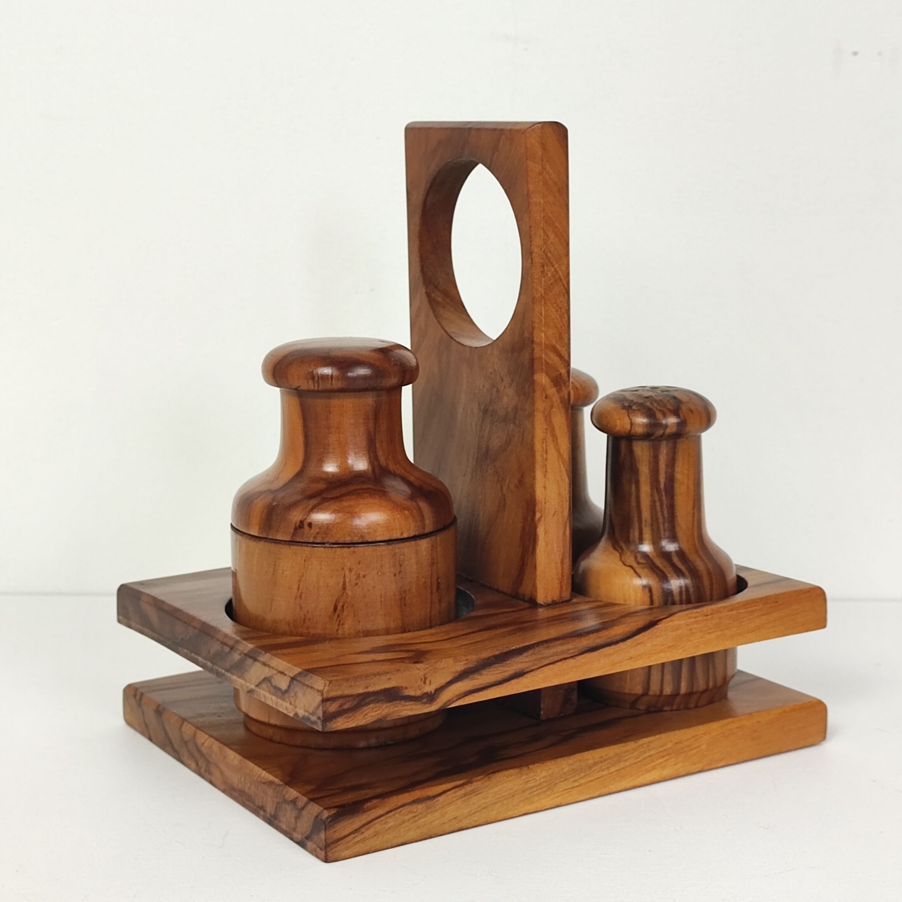 Table servant in olive tree