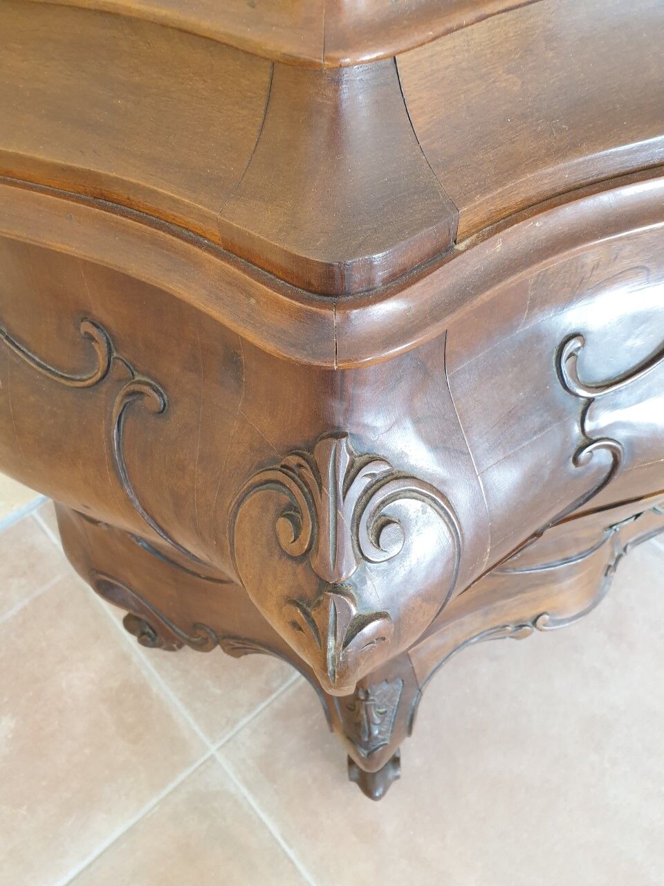 Louis XV-style commodity