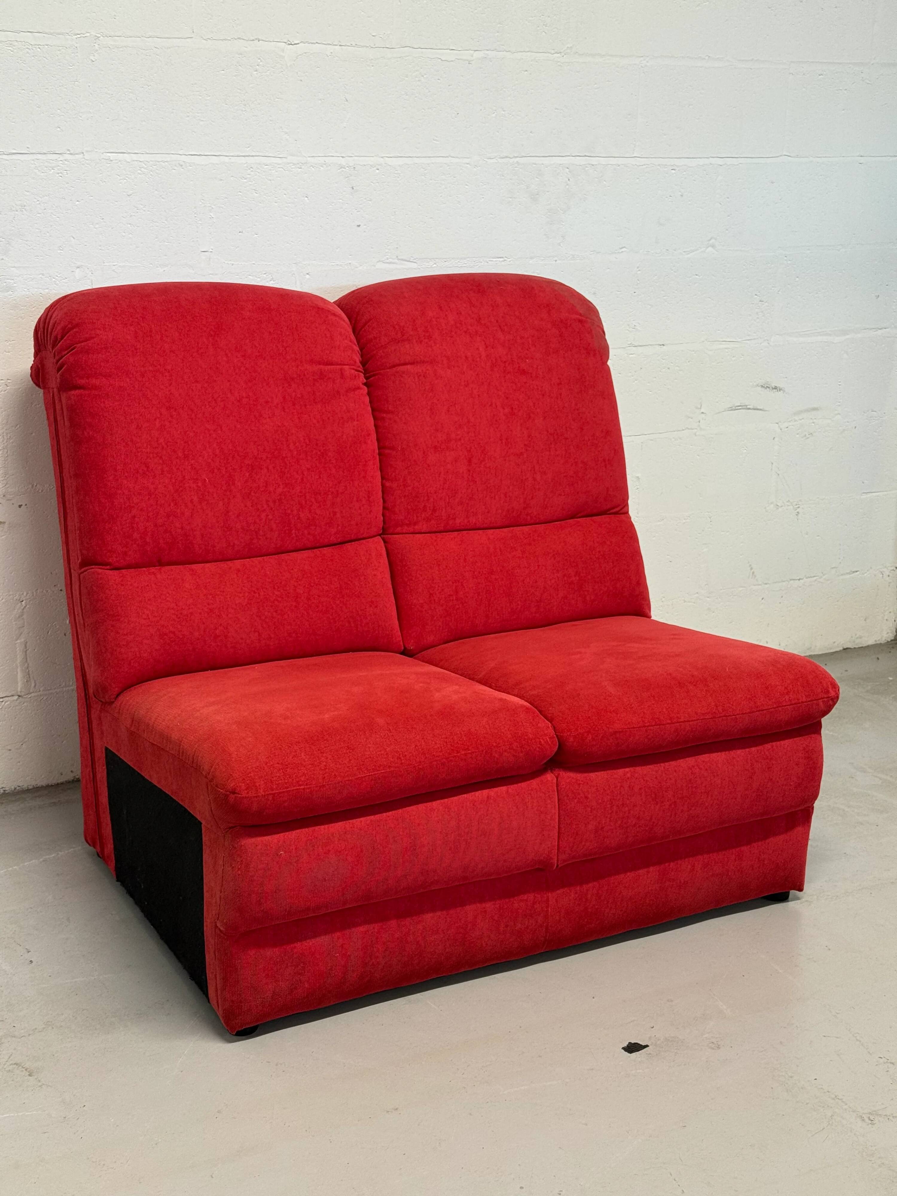 Vintage 2-seater sofa module without armrests in red fabric
