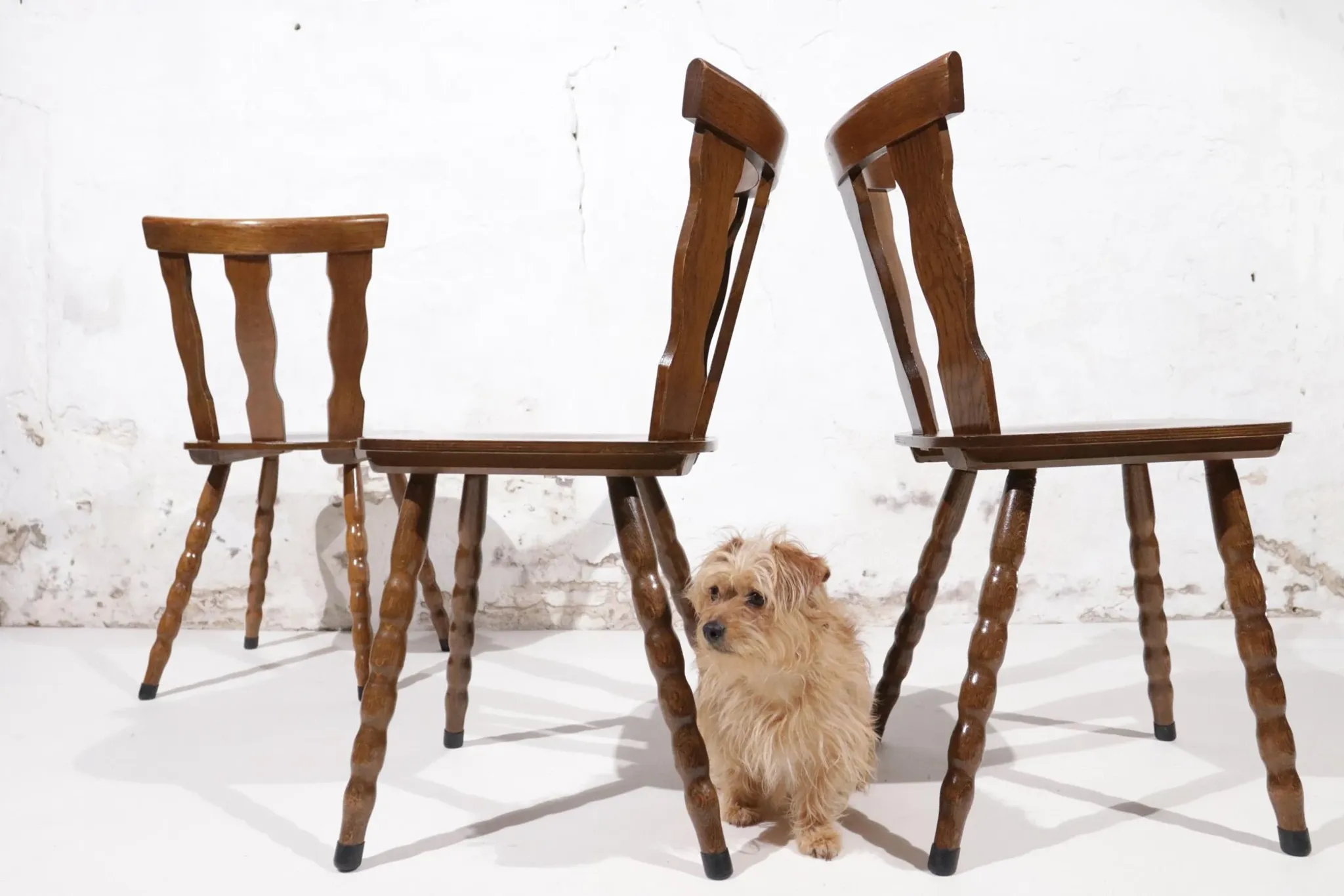 Set of 3 brutalist chairs with arched cut-outs and turned legs
