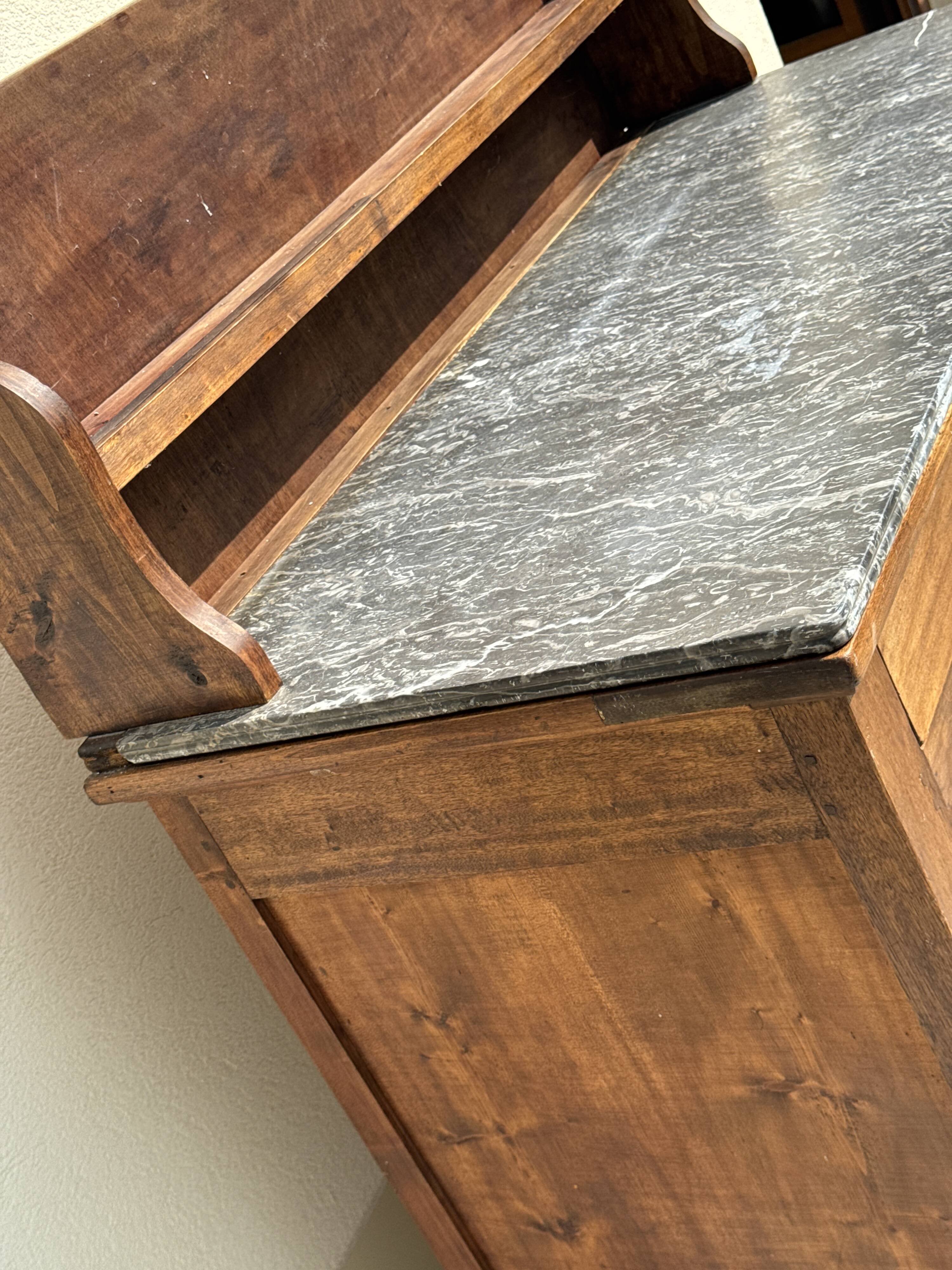 Grand buffet, meuble de toilette ancienne à dessus de marbre XIXe