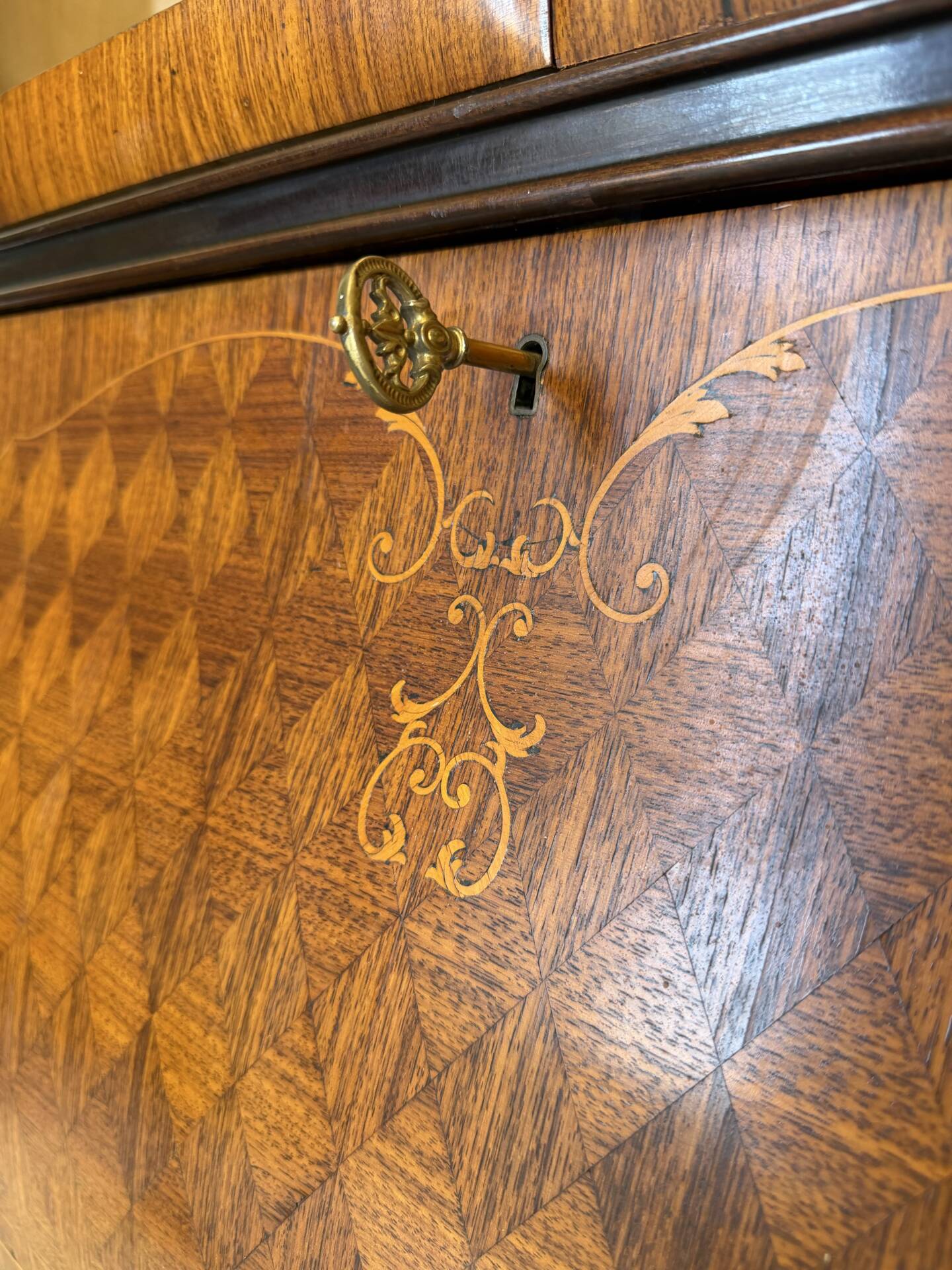 Secretary credenza in marquetry in the Italian Louis XV style from the mid-century, 1960.
