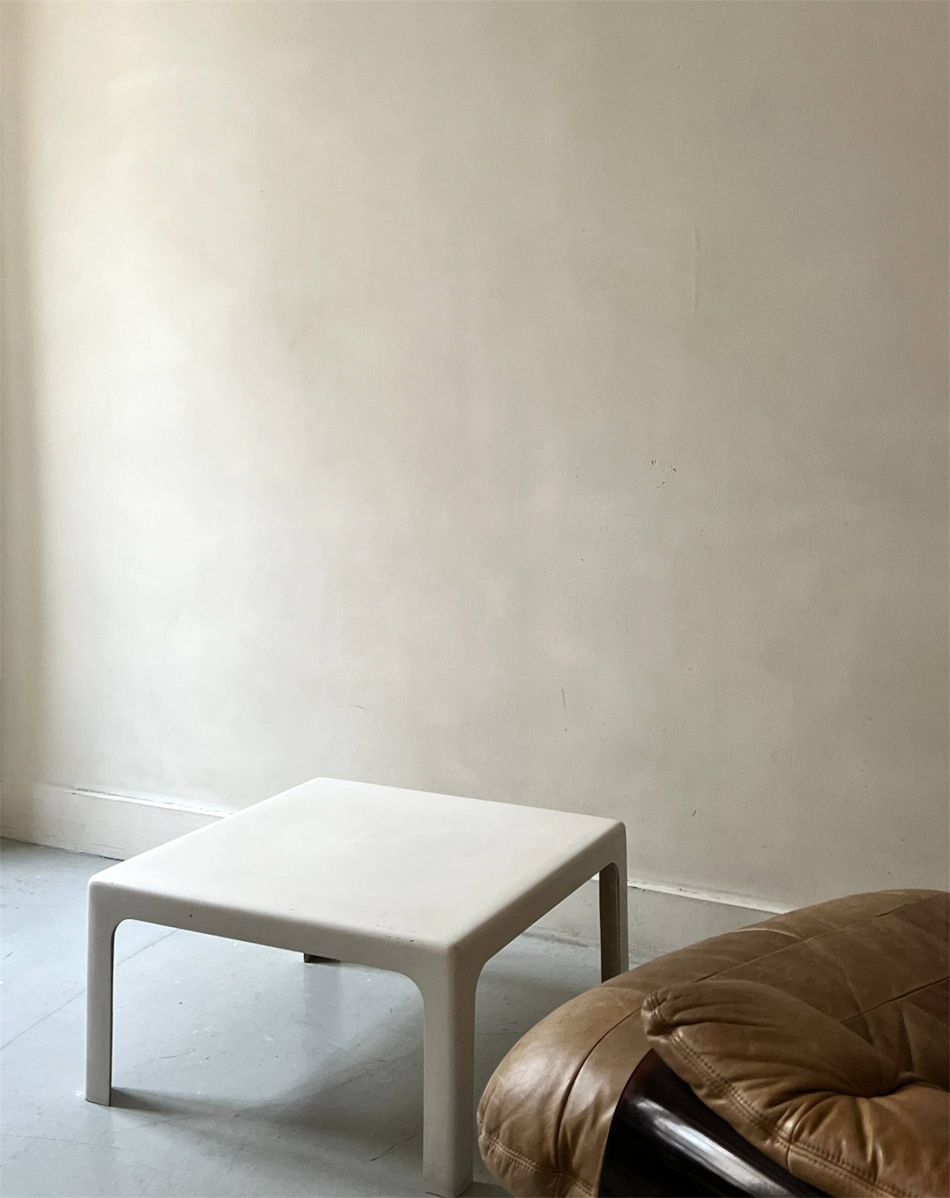 Square coffee table from Prisunic in white fibreglass, 1970s design.