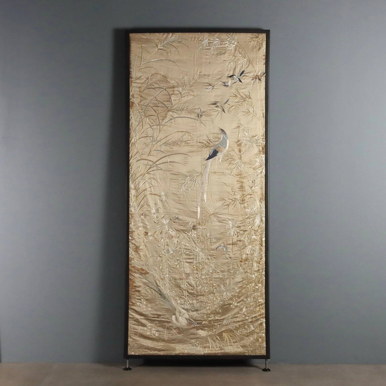 Large antique screen in coloured and embroidered silk, 19th century.