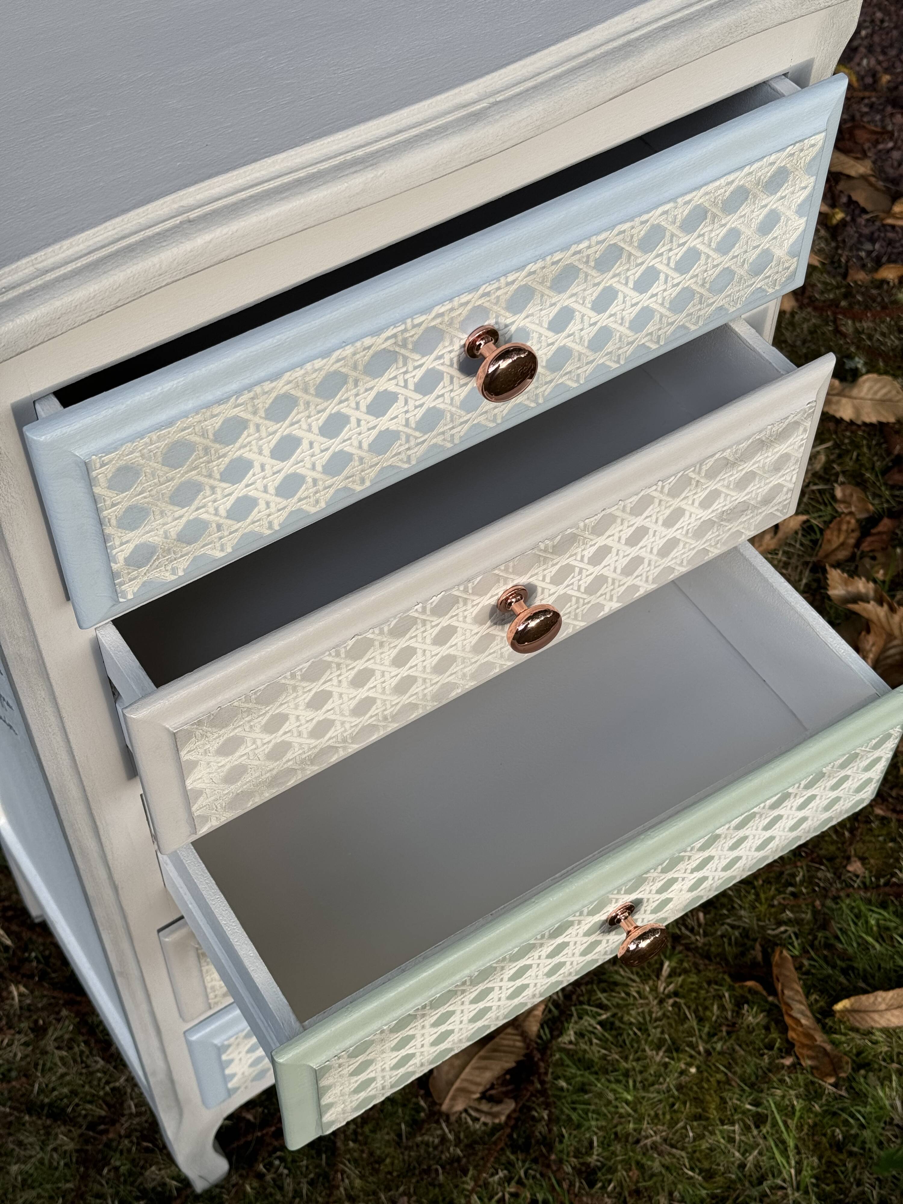 Chest of drawers