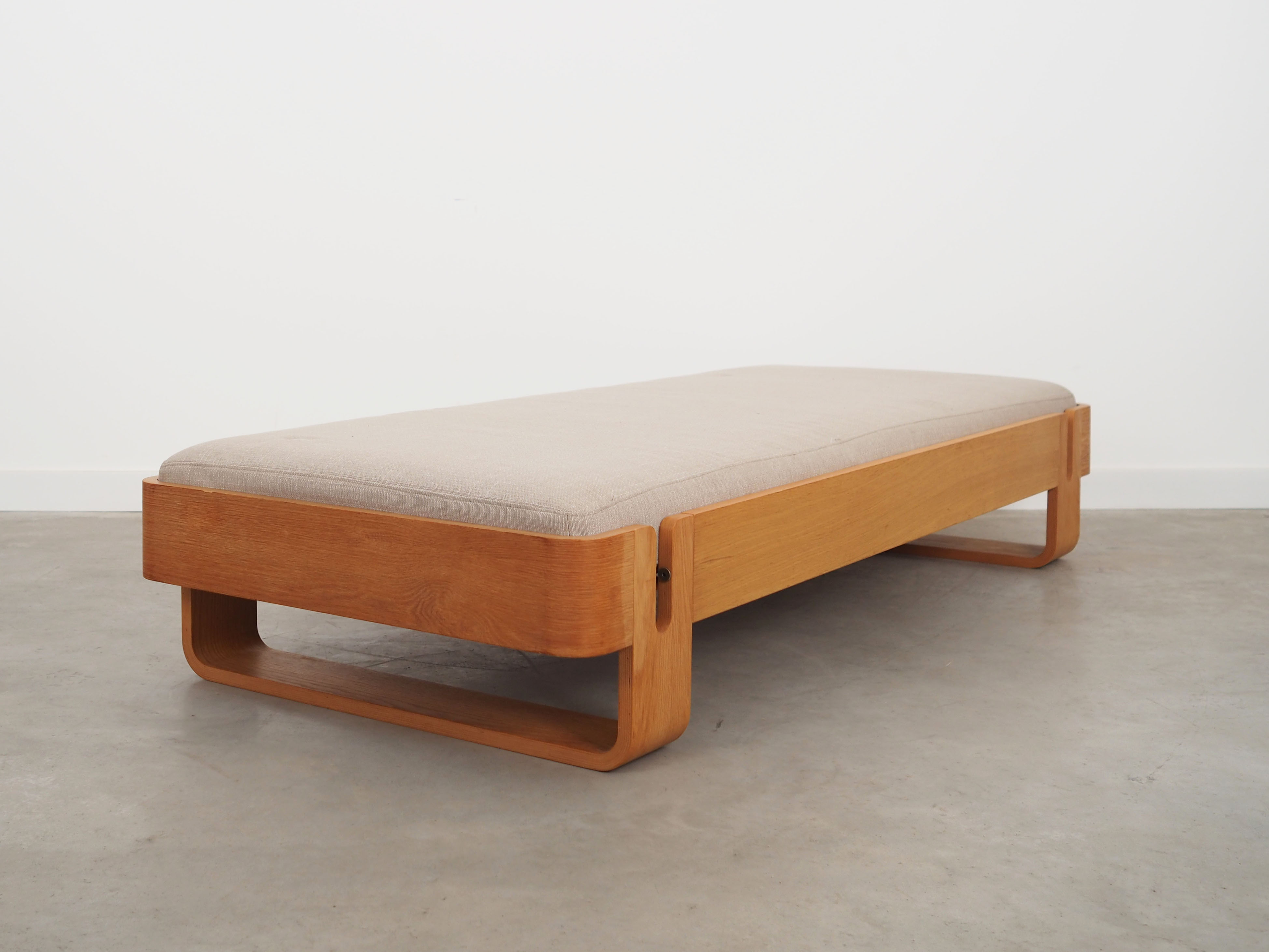 Oak daybed, Danish design, 1970s, production: Denmark