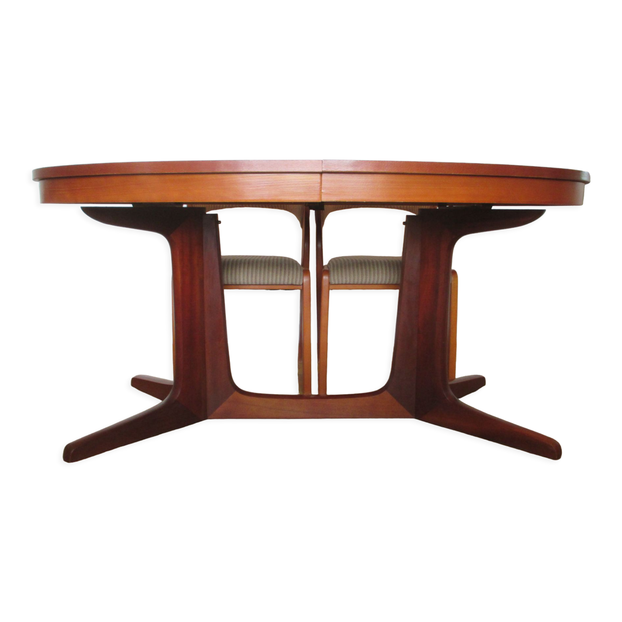 Baumann oval table
