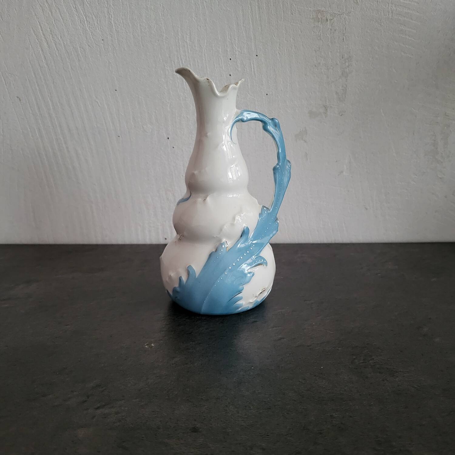 Verseuse à liqueur/vase vintage en porcelaine en excellent état