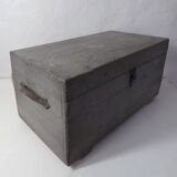 Ancien coffre en bois gris
