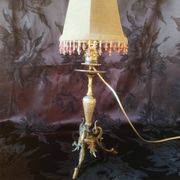 Lampe bougeoir électrifiée, lampe de table bronze tripode pattes de chèvres