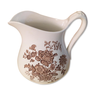 Pichet en porcelaine avec une base ovale de manufacture anglaise motifs floraux