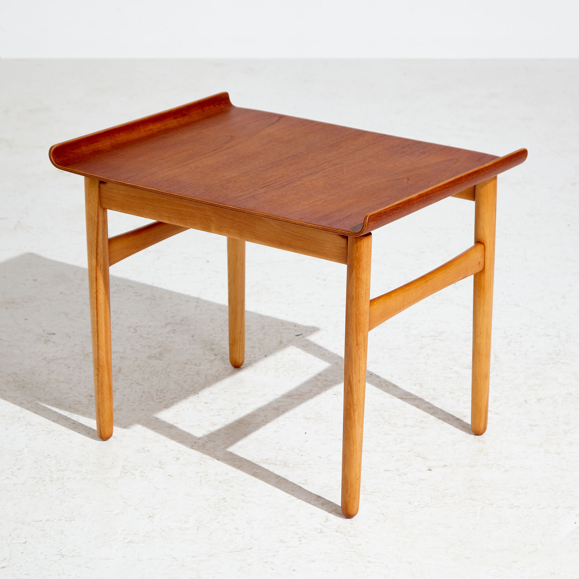 Model FH1937 coffee table by Hans J. Wegner for Fritz Hansen