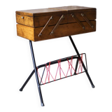 Scoubidou magazine worker