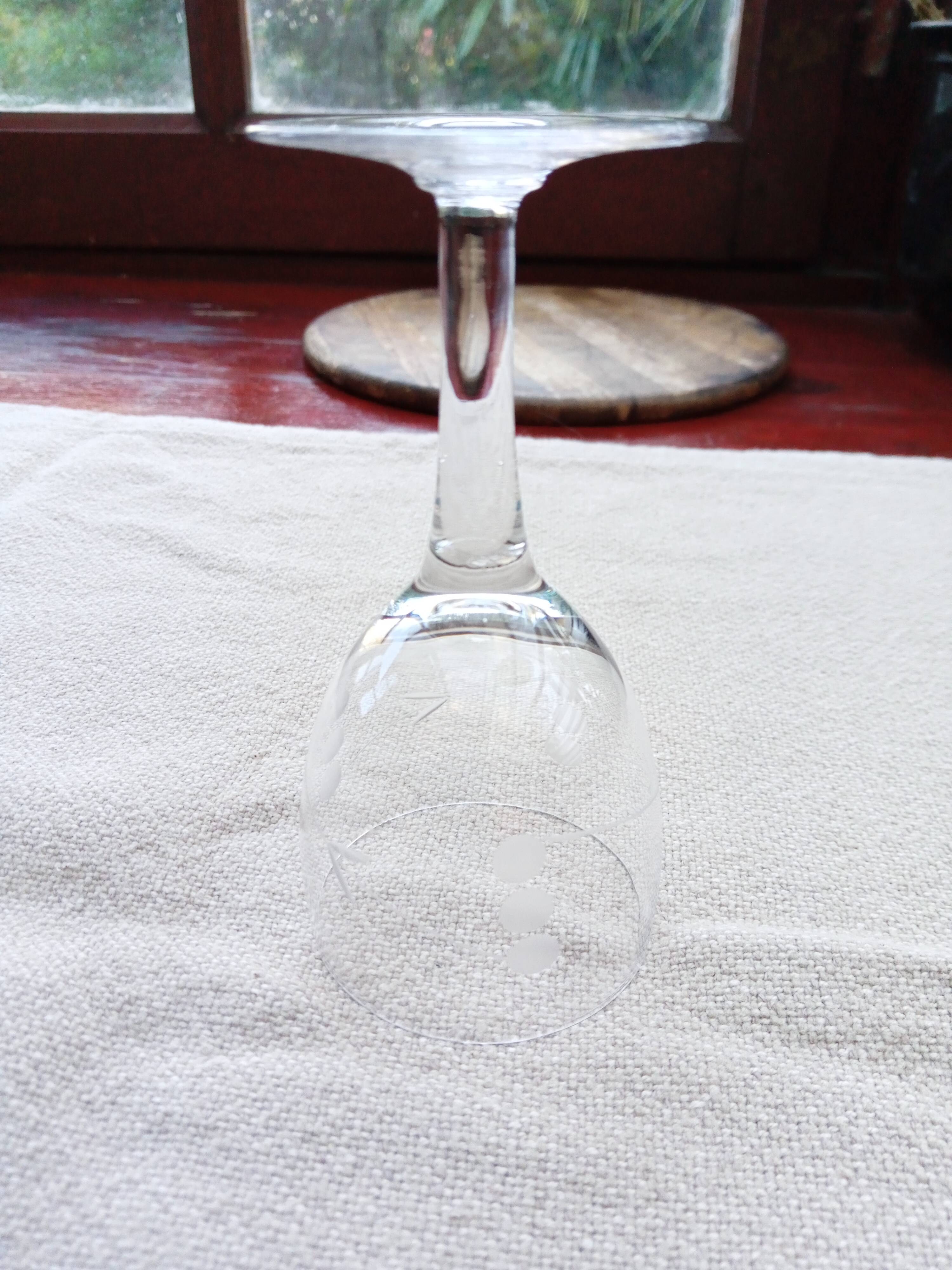 11 40s stemmed glasses