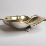 Small cut, empty pocket "clover" in gold metal