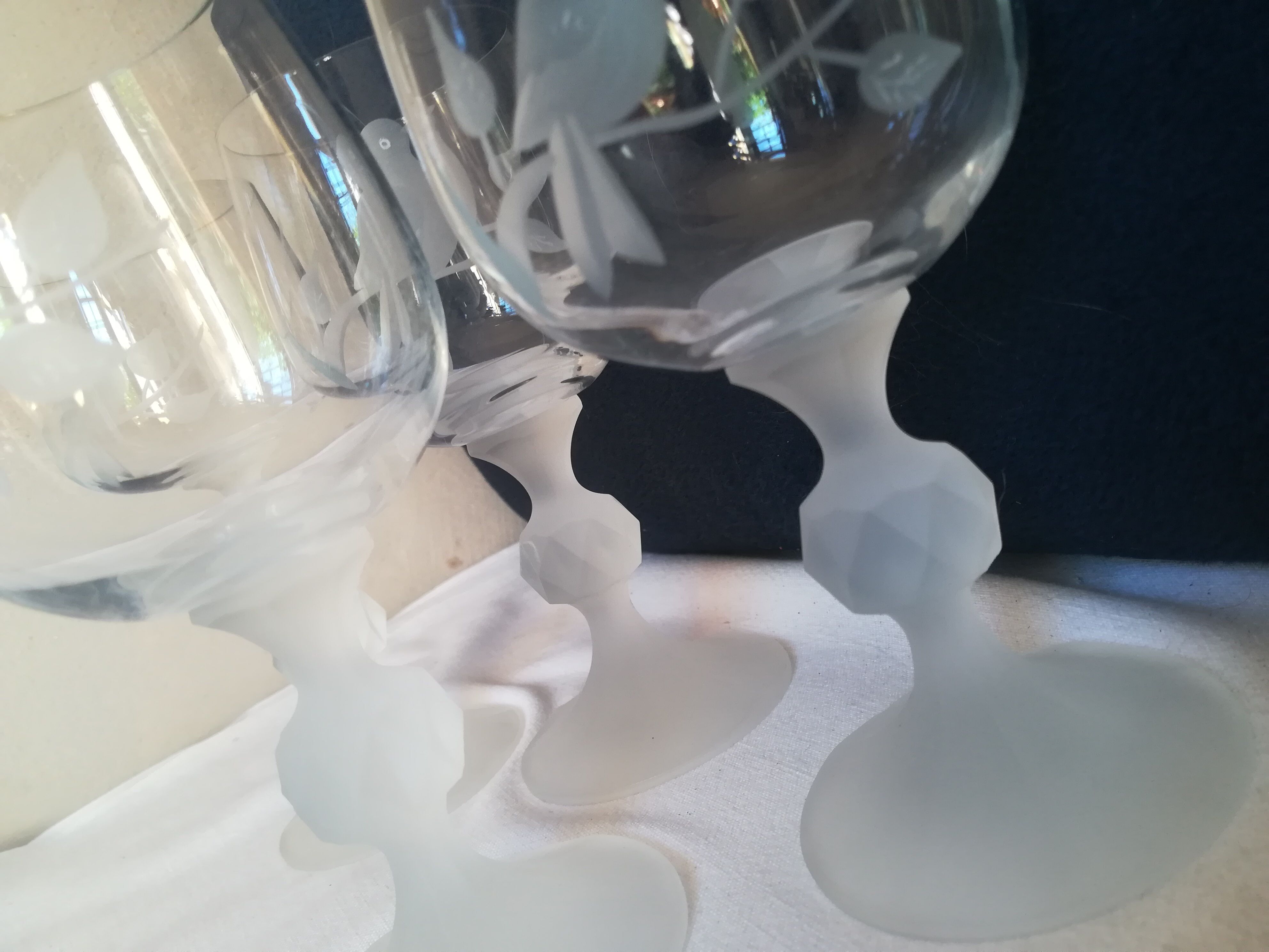 Set of 6 engraved crystal glasses