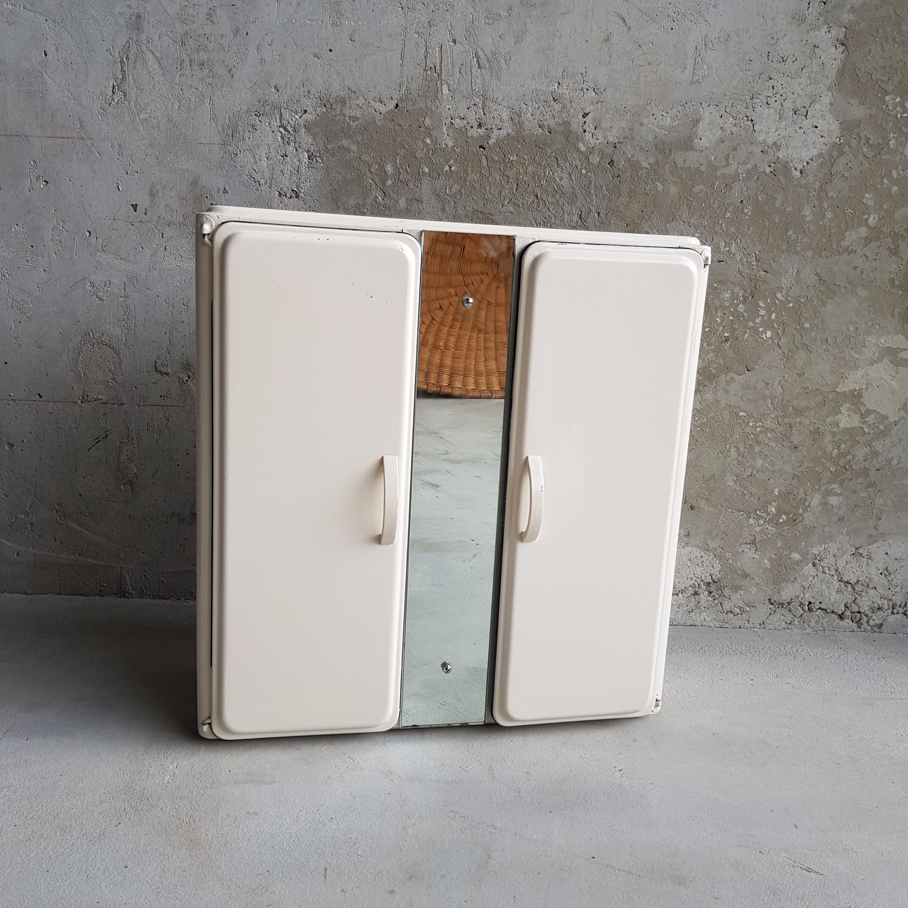 Metal medicine cabinet