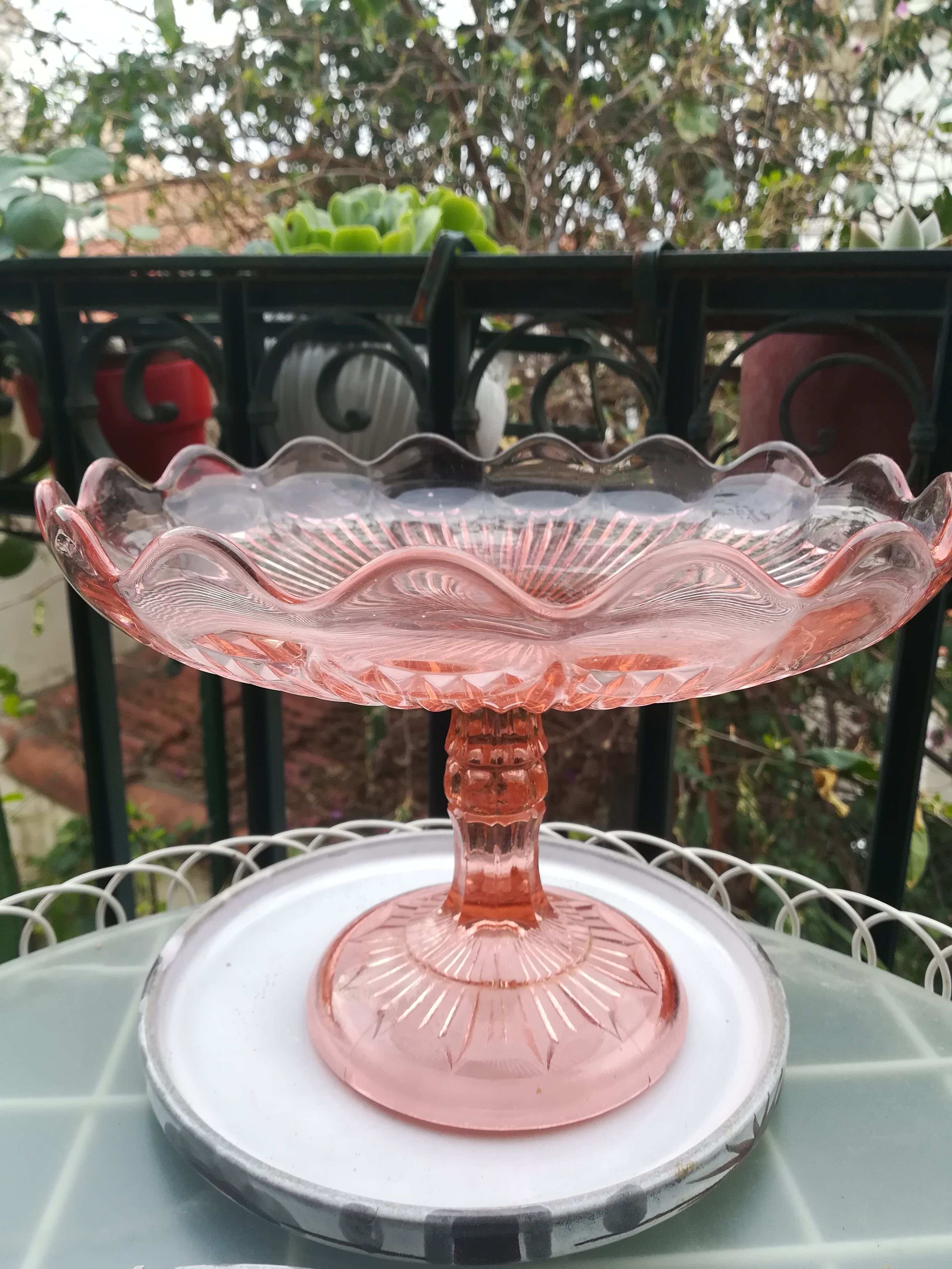 Art deco presentation dish