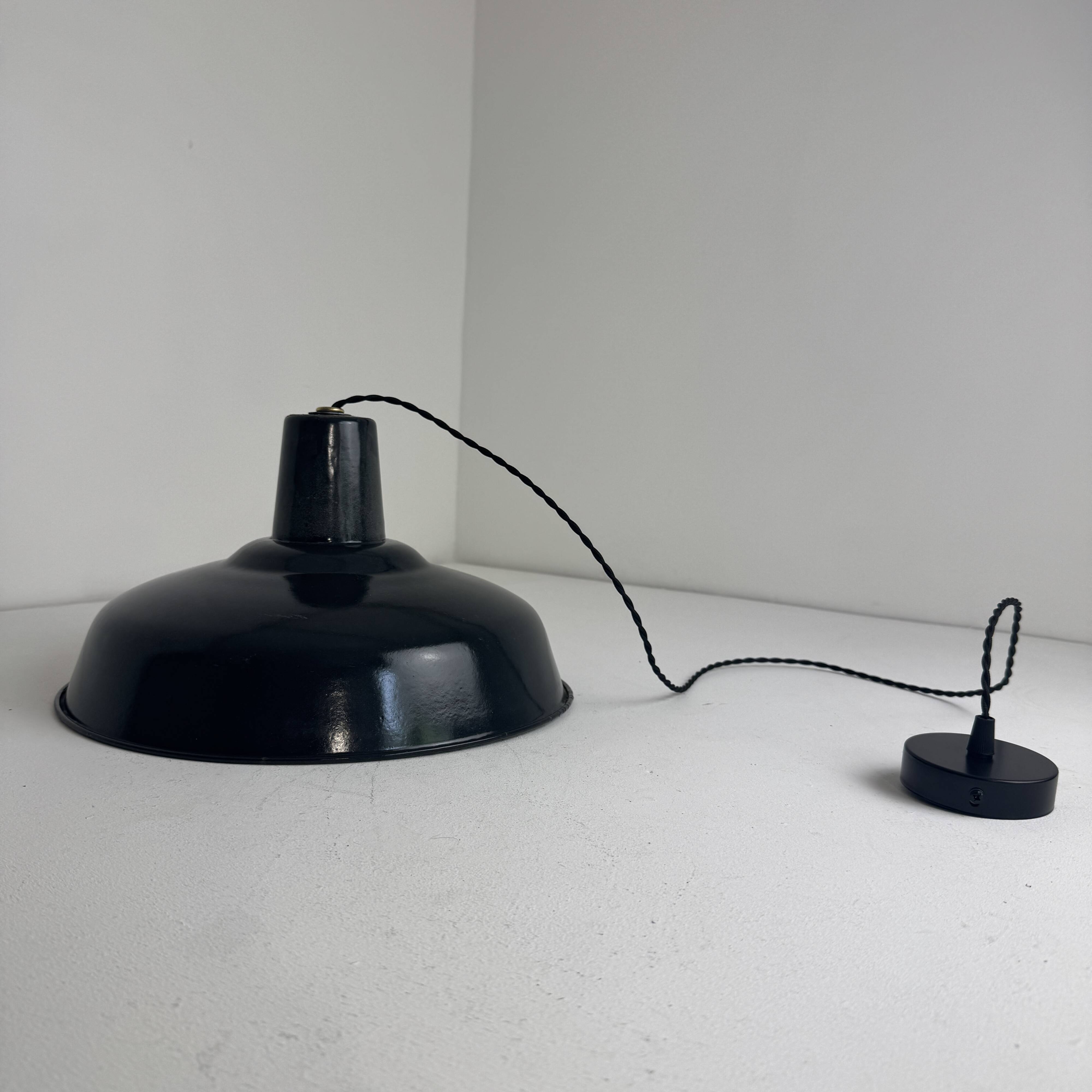 Old enamelled workshop suspension 36 cm industrial