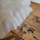 Opaline corolla suspension