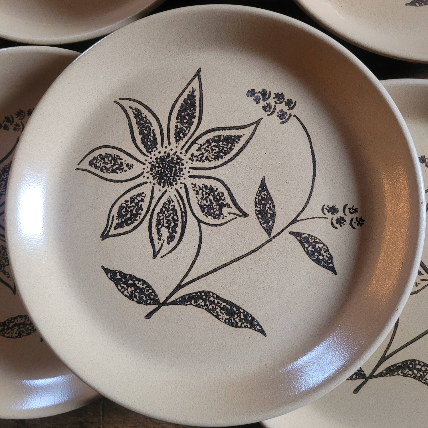 Flat stoneware plates with floral decoration – France – 1970s