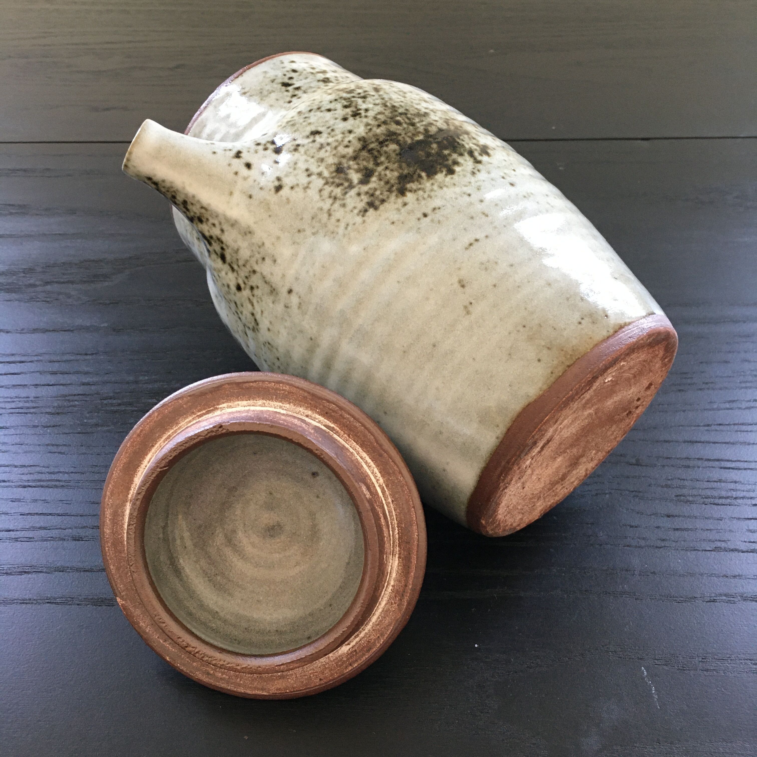 Morvan sandstone pitcher pot