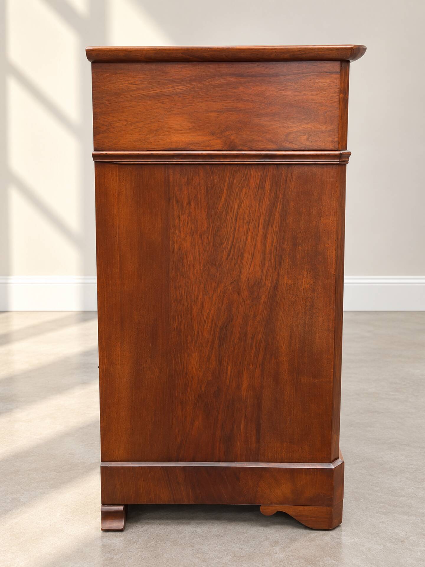 Buffet – Very supportive in solid walnut, quality artisanal work.
