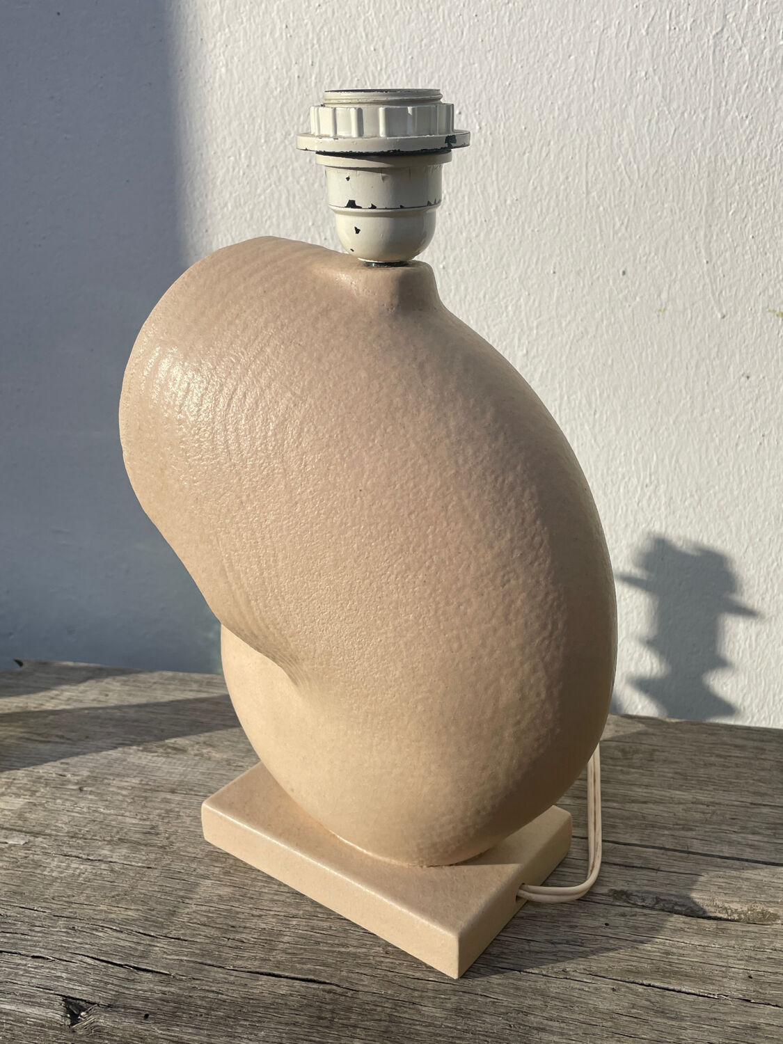 Vintage beige ceramic seashell lamp lol